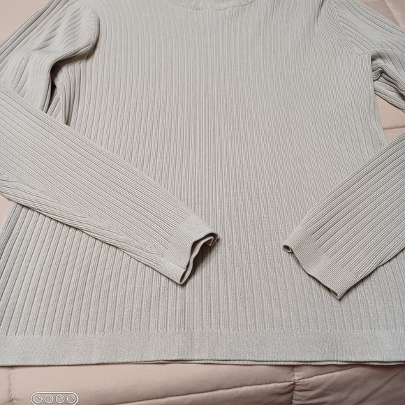 Appleseeds casual sweater New without tags - Picture 2 of 3